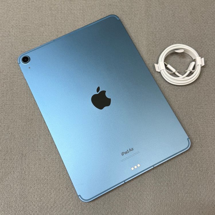 ����Ʊ�� iPad Air �裵���� M1���å� 256GB �֥롼 Cellular��