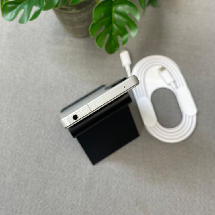 Sony Xperia 1 V SO-51D 256GB ����С� ������ SIM�ե꡼����̵��