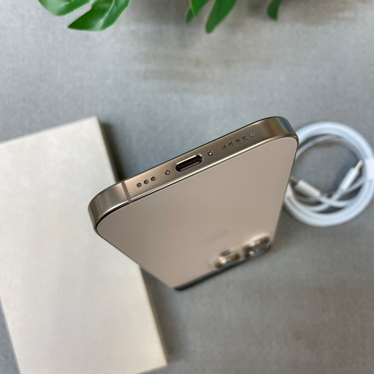�Хåƥ꡼ 87�� iPhone16Pro 512GB �ǥ����� ������ SIM�ե꡼ ����̵��