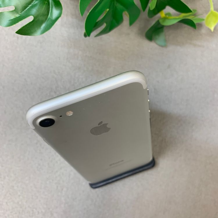 �Хåƥ꡼: 81% iPhone 7 32GB ����С� ������ SIM�ե꡼����̵��