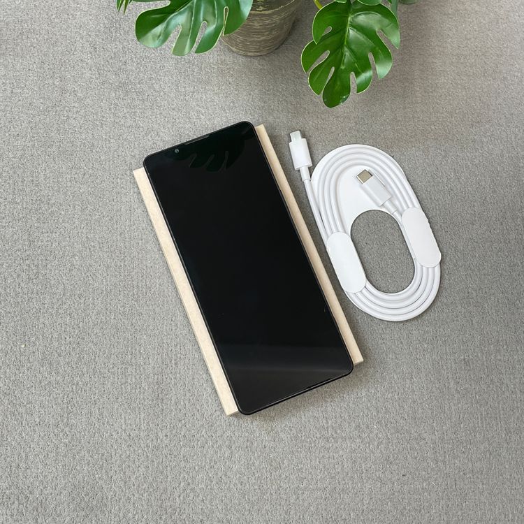 Sony Xperia 1 V SO-51D 256GB �֥�å� ������ SIM�ե꡼����̵��