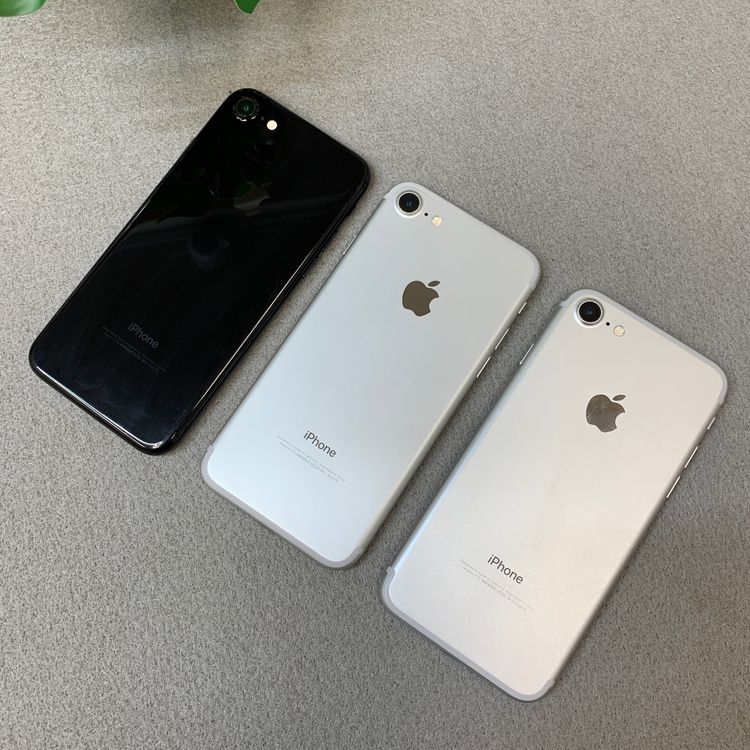 3�楻�å� iPhone 7 32GB  ������ SIM�ե꡼����̵��