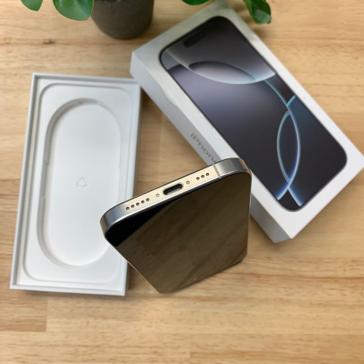 �Хåƥ꡼ 87�� iPhone16Pro 512GB �ۥ磻�ȹ����� SIM�ե꡼����̵��