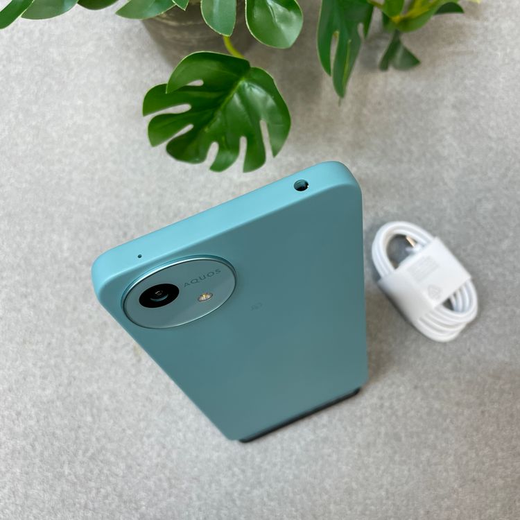 ����Ʊ�� AQUOS Wish5 SH-52F 64GB �參�� �ɥ����� SIM�ե꡼����̵��
