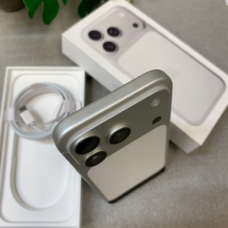 �Хåƥ꡼100% iPhone 17Pro 256GB ����С�Apple�� SIM�ե꡼