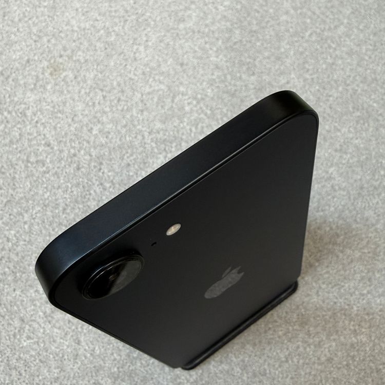 �Хåƥ꡼100% iPhone 16e 128GB �֥�å� ������SIM�ե꡼����̵��