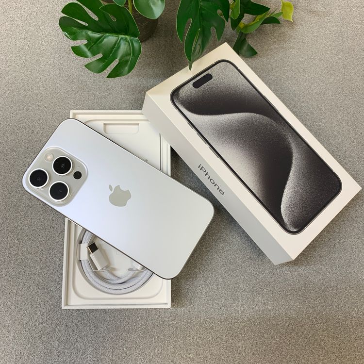 �Хåƥ꡼ 86�� iPhone 15Pro 256GB �ۥ磻�� ������ SIM�ե꡼����̵��