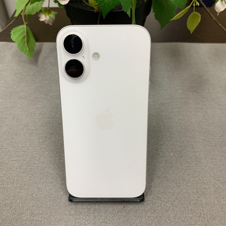 �Хåƥ꡼ 99% iPhone 16 128GB �ۥ磻�� ������SIM�ե꡼����̵��