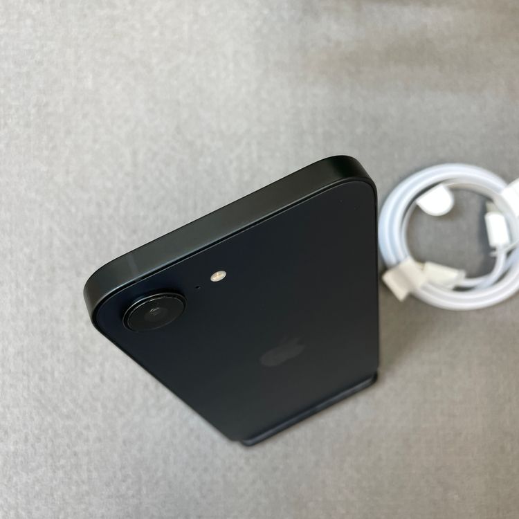 �Хåƥ꡼99% iPhone 16e 128GB �֥�å� Apple�� SIM�ե꡼����̵��