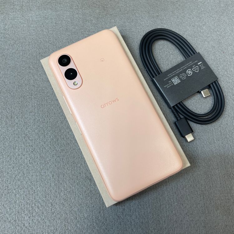Arrows We2 F-52E 64GB ����� �ɥ����� SIM�ե꡼ ����̵��