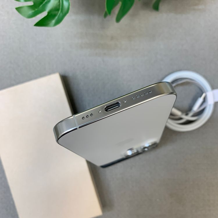 �Хåƥ꡼ 93�� iPhone16Pro 512GB �ۥ磻�� ������ SIM�ե꡼ ����̵��