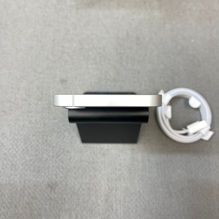 �Хåƥ꡼91% iPhone 16e 128GB �ۥ磻�� Apple�� SIM�ե꡼����̵��