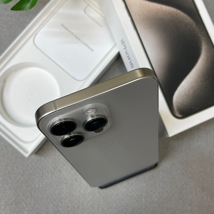 �Хåƥ꡼ 90% iPhone 15 ProMax 256GB �ʥ����� ������ SIM�ե꡼