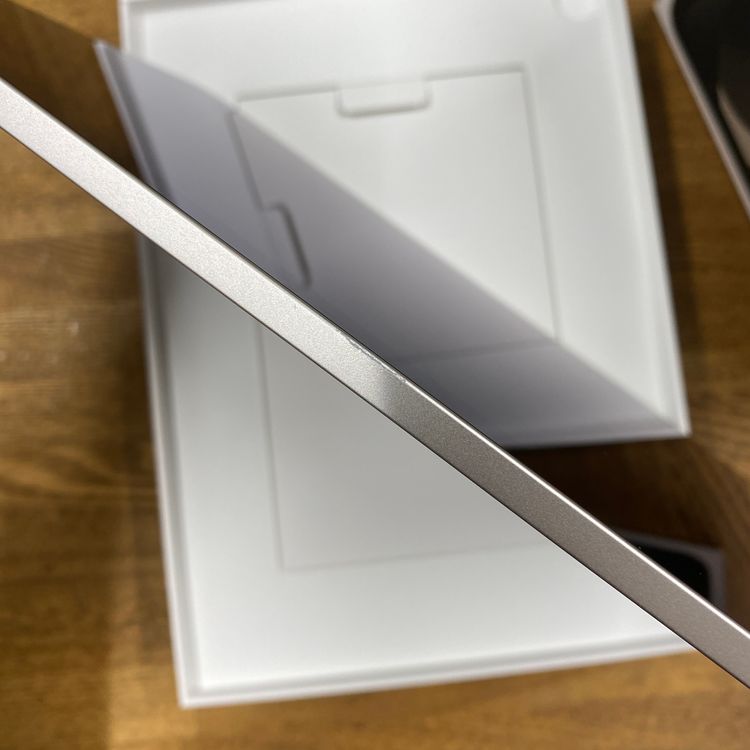 iPad Air(��5����) 64GB �������饤�� Wi-Fi��ǥ� ����̵��