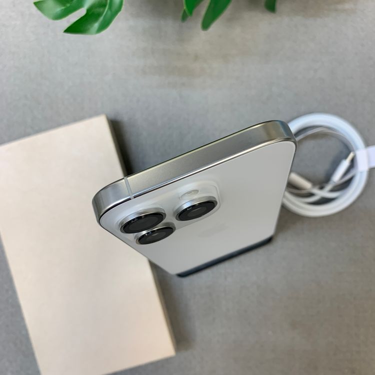 �Хåƥ꡼ 93�� iPhone16Pro 512GB �ۥ磻�� ������ SIM�ե꡼ ����̵��