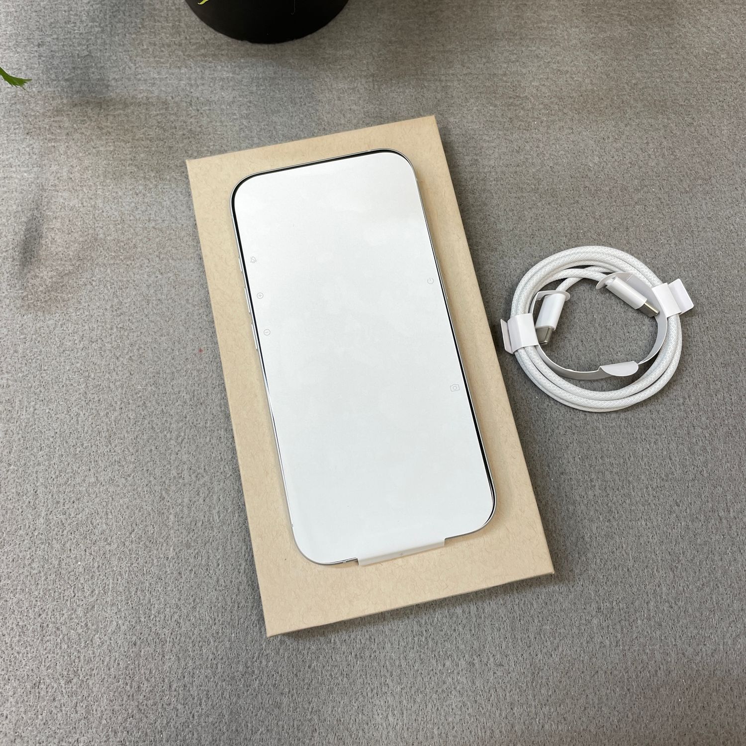 ムスビー｜新品・未使用 iPhone 16 128GB ホワイト 国内版 SIMフリー 