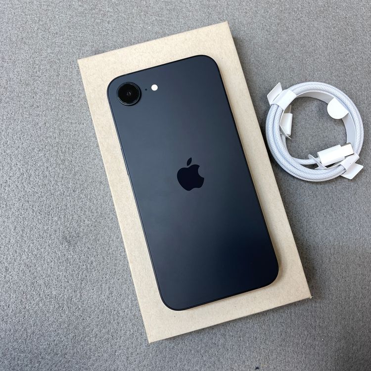 �Хåƥ꡼100% iPhone 16e 128GB �֥�å� Apple�� SIM�ե꡼����̵