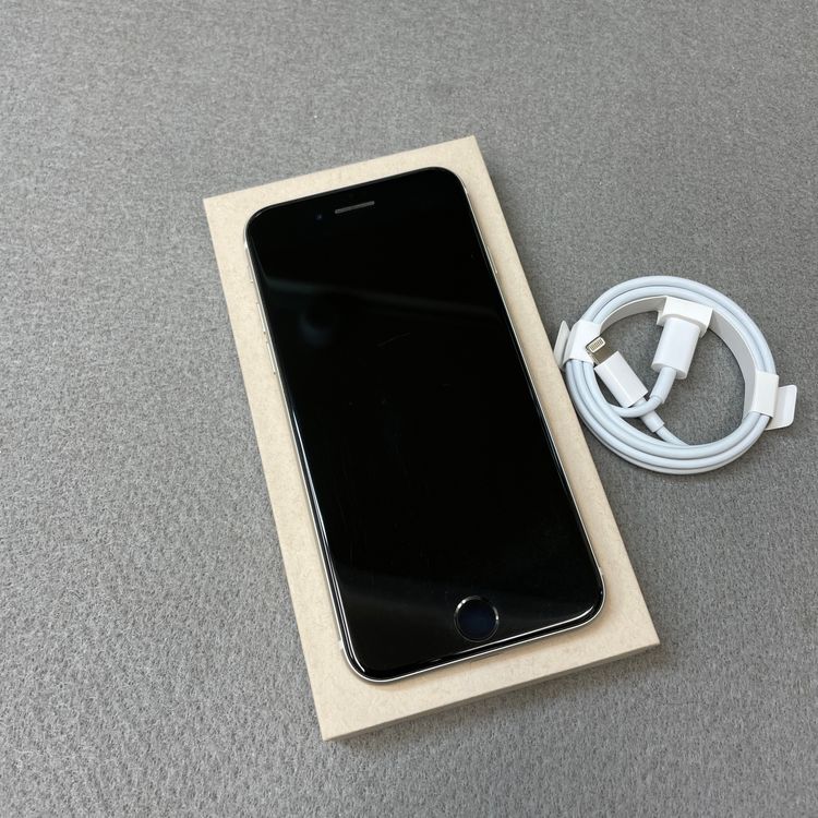 �Хåƥ꡼ 100% iPhone SE3 64GB �������饤�� ������ SIM�ե꡼ ����̵��