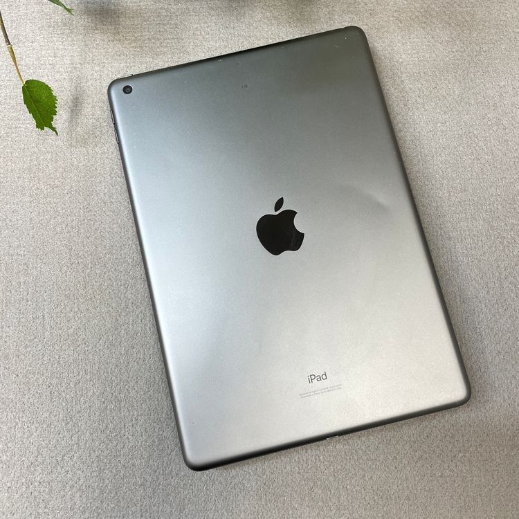 iPad(��8����) 32GB ���ڡ������졼 Wi-Fi��ǥ� ����̵��