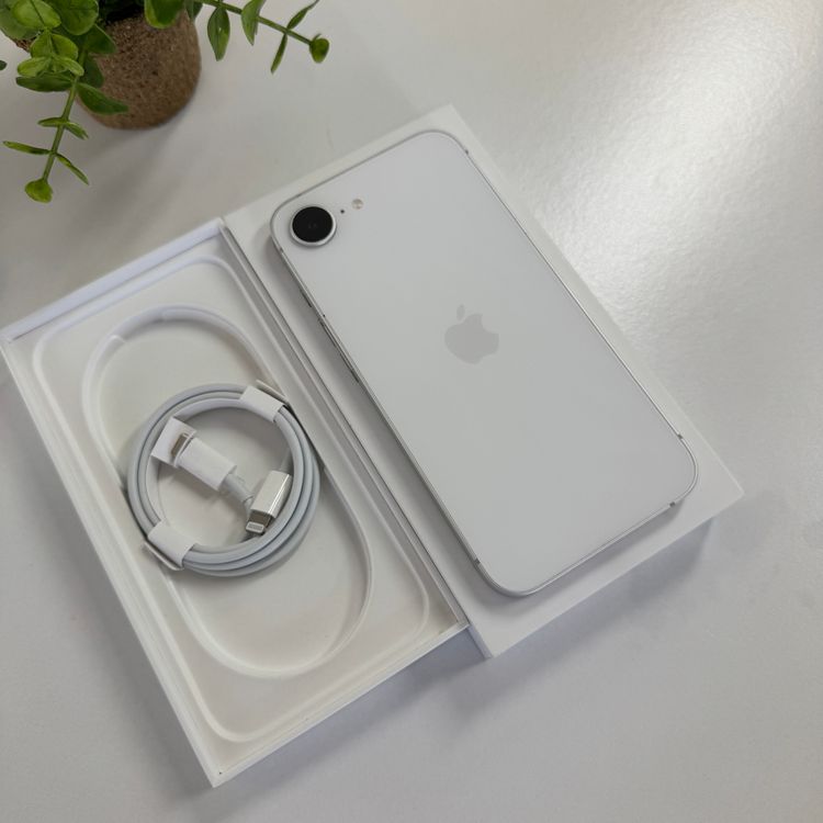 �Хåƥ꡼100% iPhone 16e 128GB �ۥ磻�� ������SIM�ե꡼����̵��