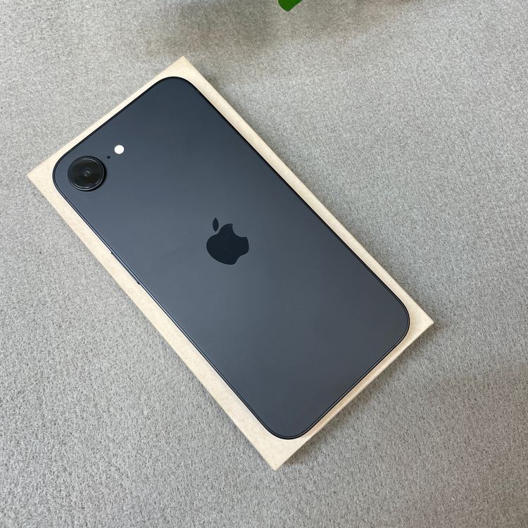 �Хåƥ꡼97% iPhone 16e 128GB �֥�å� Apple�� SIM�ե꡼����̵��