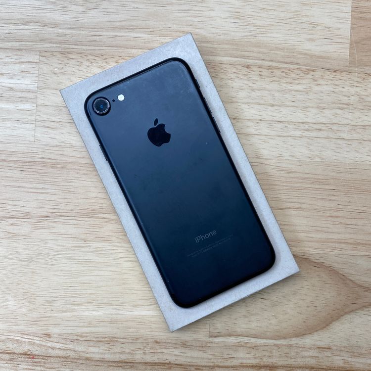 �Хåƥ꡼ 93% iPhone 7 32GB �֥�å������� SIM�ե꡼����̵��