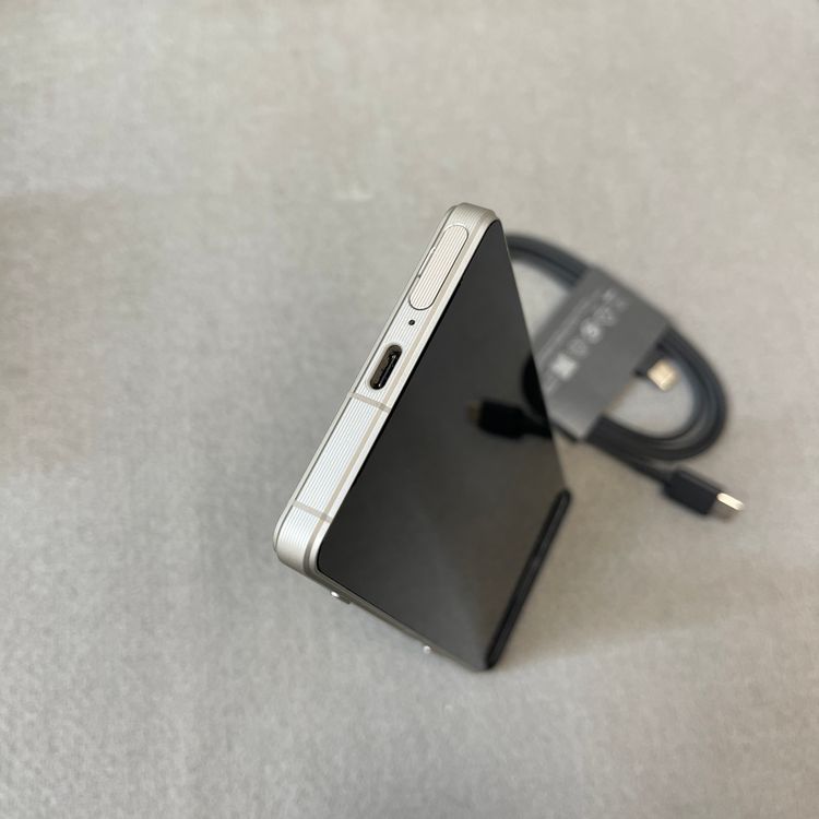 ����Ʊ�� Xperia1 V 256GB �ץ���ʥ���С� ������SIM�ե꡼ ����̵��