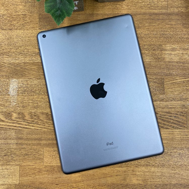 iPad(��8����) 32GB ���ڡ������졼 Wi-Fi��ǥ� ����̵��