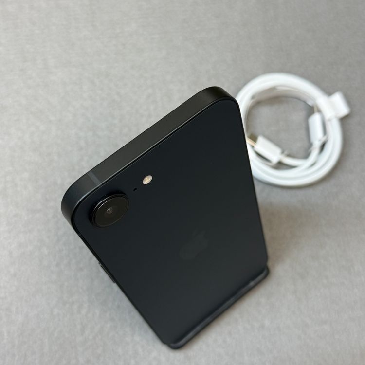 �Хåƥ꡼100% iPhone 16e 128GB �֥�å� ������SIM�ե꡼����̵��