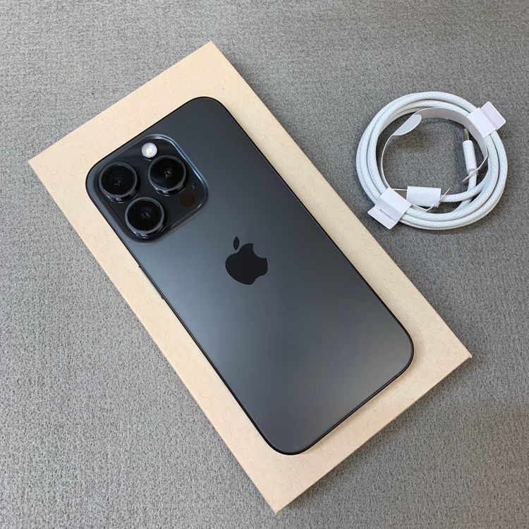 �Хåƥ꡼90% iPhone 15Pro 256GB �֥�å� ������ SIM�ե꡼����̵��