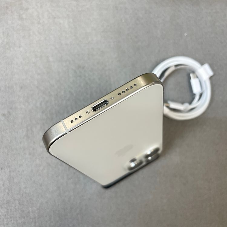 ����Ʊ�� iPhone 15Pro 256GB �ۥ磻�� ������ SIM�ե꡼ ����̵��