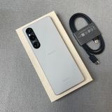 新品同様 Xperia1 V 256GB プラチナシルバー 国内版SIMフリー 送料無料