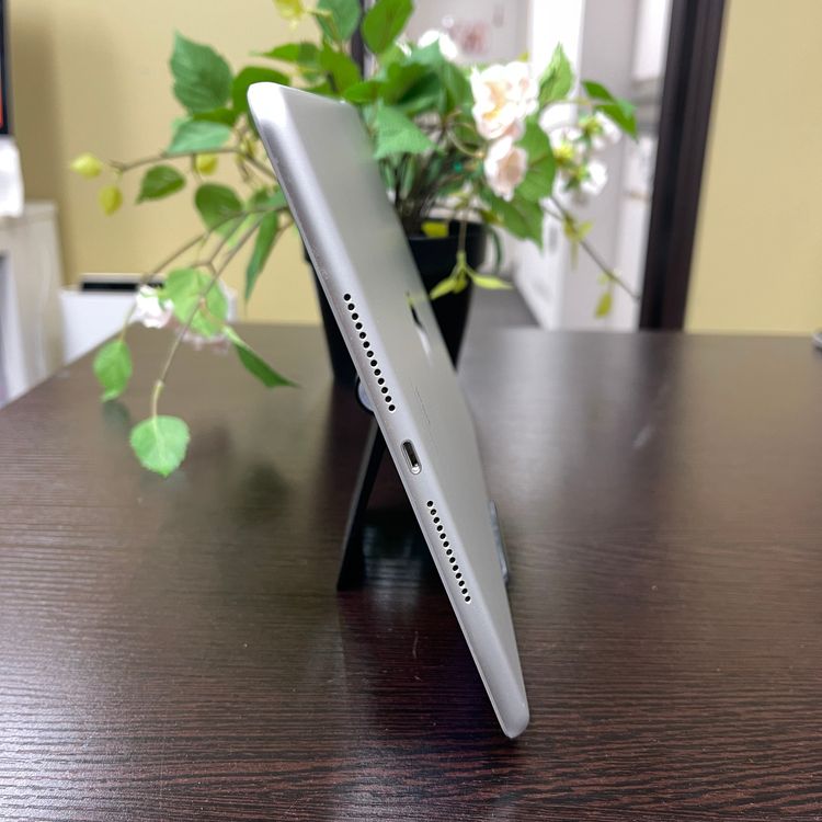 iPad 第9世代 64Gb 10.2インチ シルバー Wi-Fiモデル  送料無料
