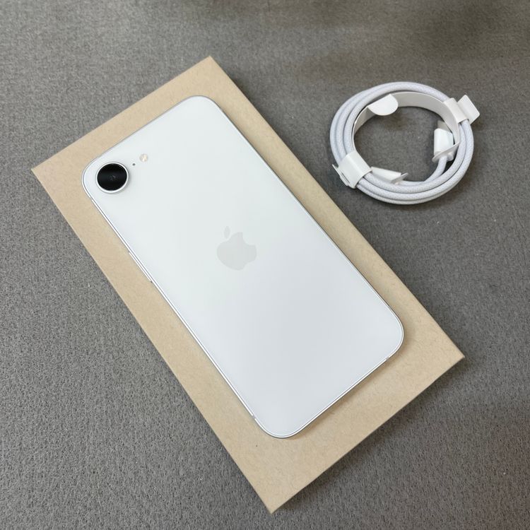 �Хåƥ꡼97% iPhone 16e 128GB �ۥ磻�� Apple��SIM�ե꡼
