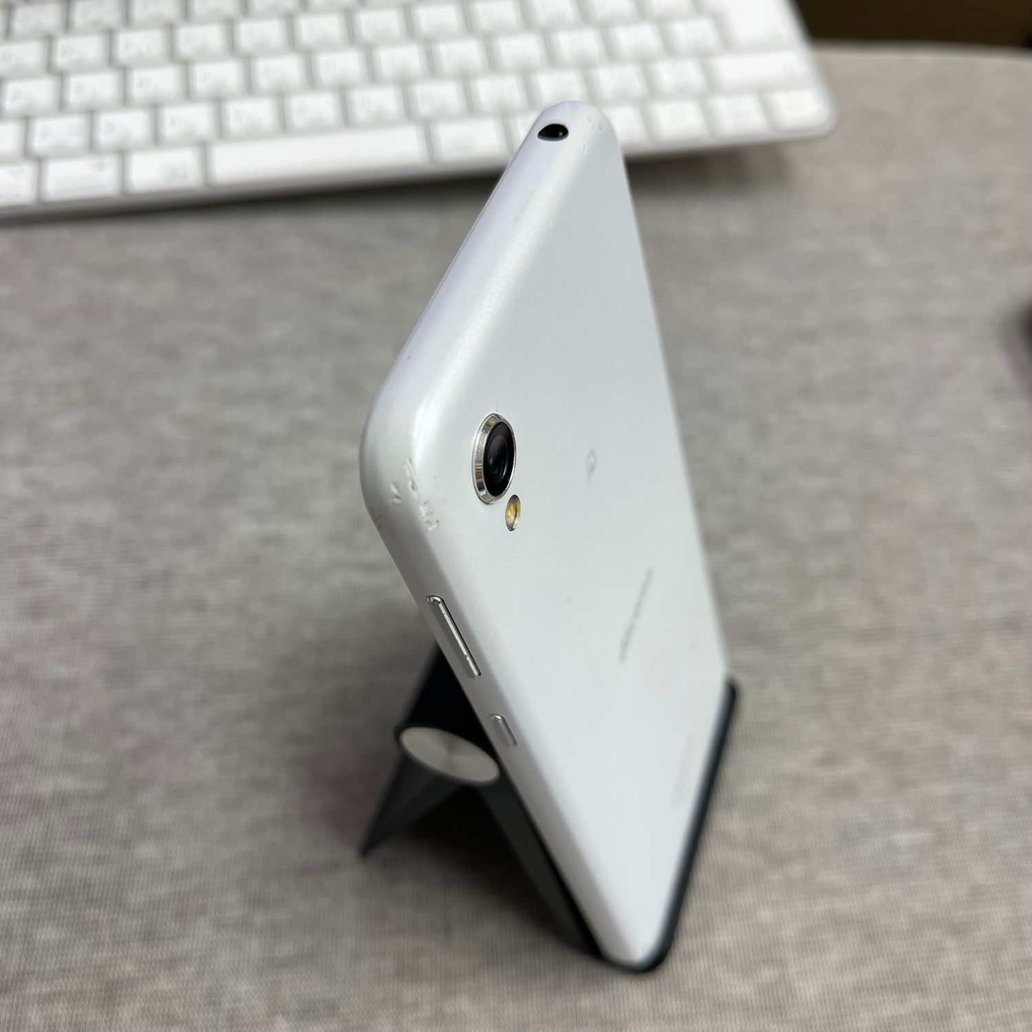 ムスビー｜Aquos Sense2 SH-01L ホワイト DOCOMO SIMフリー 送料