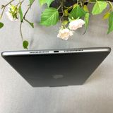 iPad(��8����) 32GB ���ڡ������졼 Wi-Fi��ǥ� ����̵��