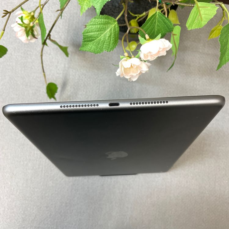 iPad(��8����) 32GB ���ڡ������졼 Wi-Fi��ǥ� ����̵��