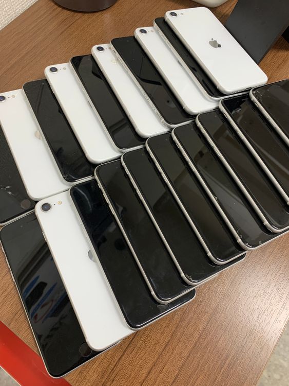 30�� ���å� iPhone SE2 64GB �ۥ磻�� ������SIM�ե꡼����̵��