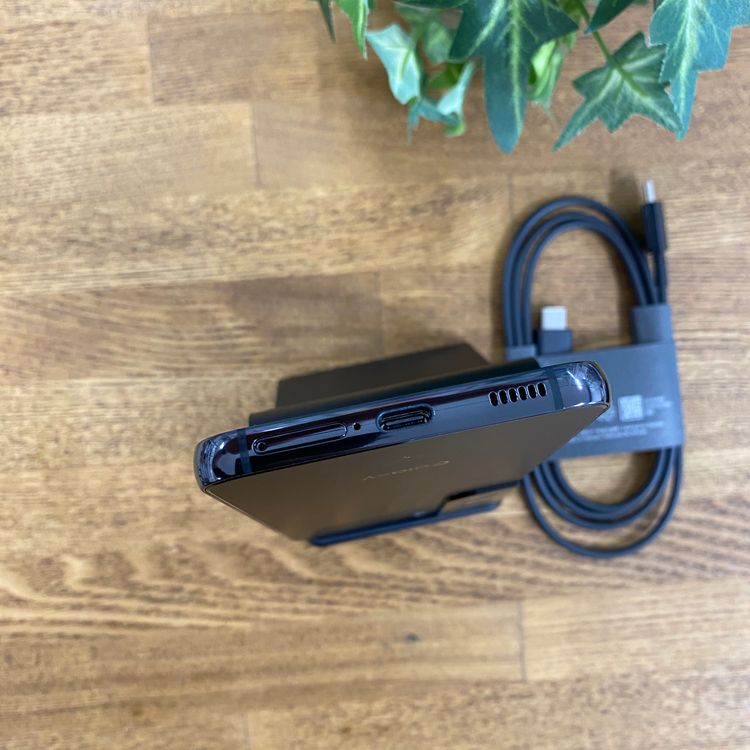 ����Ʊ�� Galaxy S22 256GB �ե���ȥ�֥�å� ������SIM�ե꡼����̵��