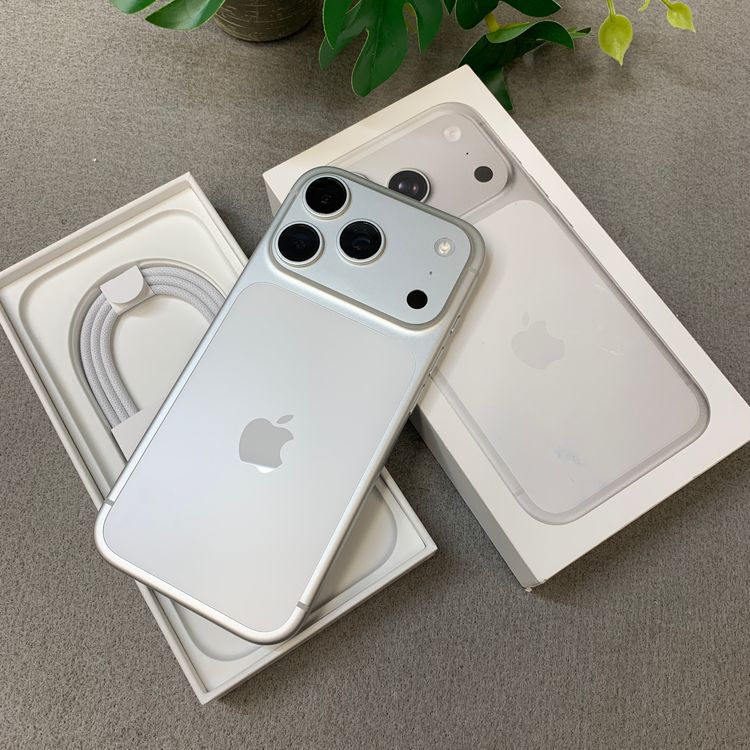 �Хåƥ꡼100% iPhone 17Pro 256GB ����С�Apple�� SIM�ե꡼