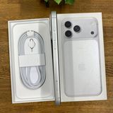 �Хåƥ꡼100% iPhone 17ProMax 256GB ����С� ������ SIM�ե꡼