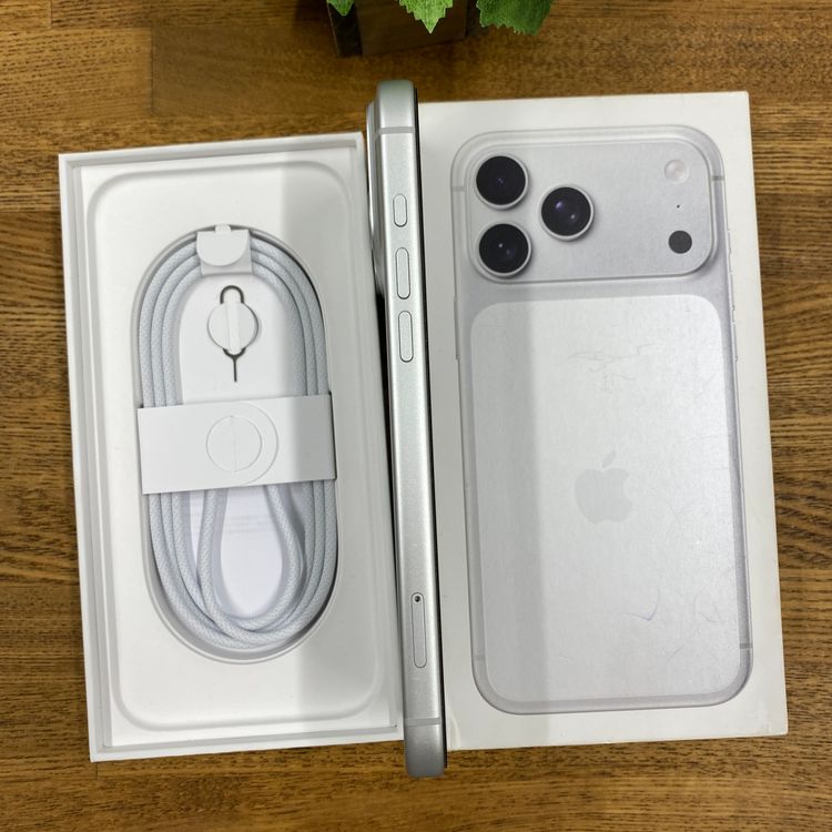 �Хåƥ꡼100% iPhone 17ProMax 256GB ����С� ������ SIM�ե꡼