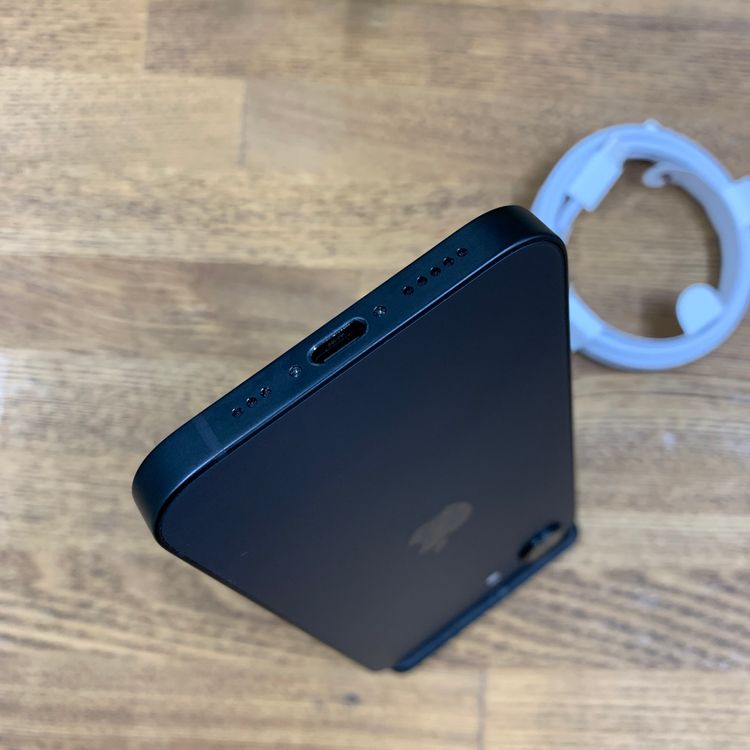 �Хåƥ꡼100% iPhone 16e 256GB �֥�å� Apple�� SIM�ե꡼