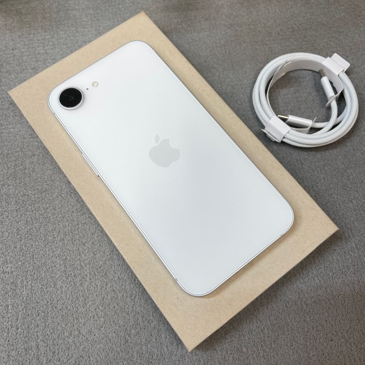 �Хåƥ꡼100% iPhone 16e 128GB �ۥ磻�� ������ SIM�ե꡼ ����̵��