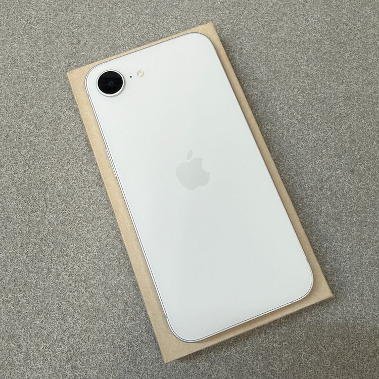 �Хåƥ꡼100% iPhone 16e 128GB �ۥ磻�� ������SIM�ե꡼����̵��
