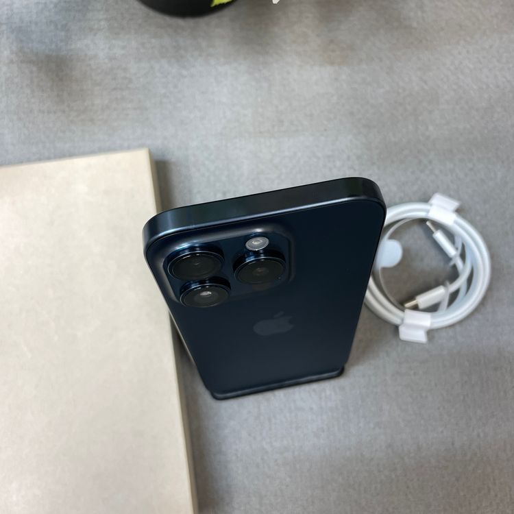 �Хåƥ꡼90% iPhone 15Pro 128GB �֥롼������ SIM�ե꡼����̵��