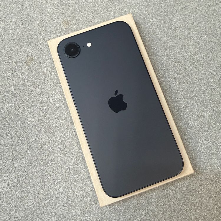 �Хåƥ꡼100% iPhone 16e 128GB �֥�å� ������SIM�ե꡼����̵��