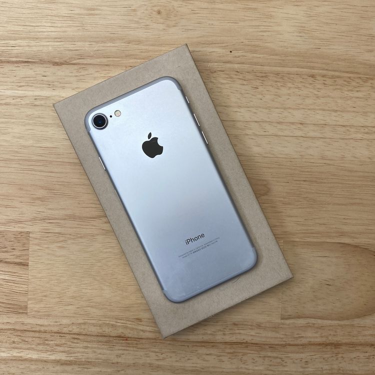 �Хåƥ꡼ 93% iPhone 7 32GB ����С��������� SIM�ե꡼����̵��