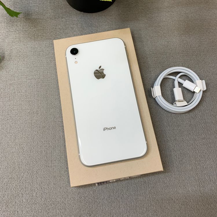 iPhone XR 64GB �ۥ磻�� ������ SIM�ե꡼����̵��