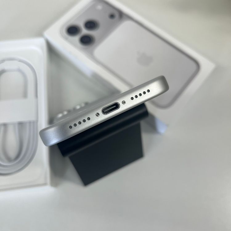 �Хåƥ꡼100% iPhone 17Pro 256GB ����С������� SIM�ե꡼����̵��